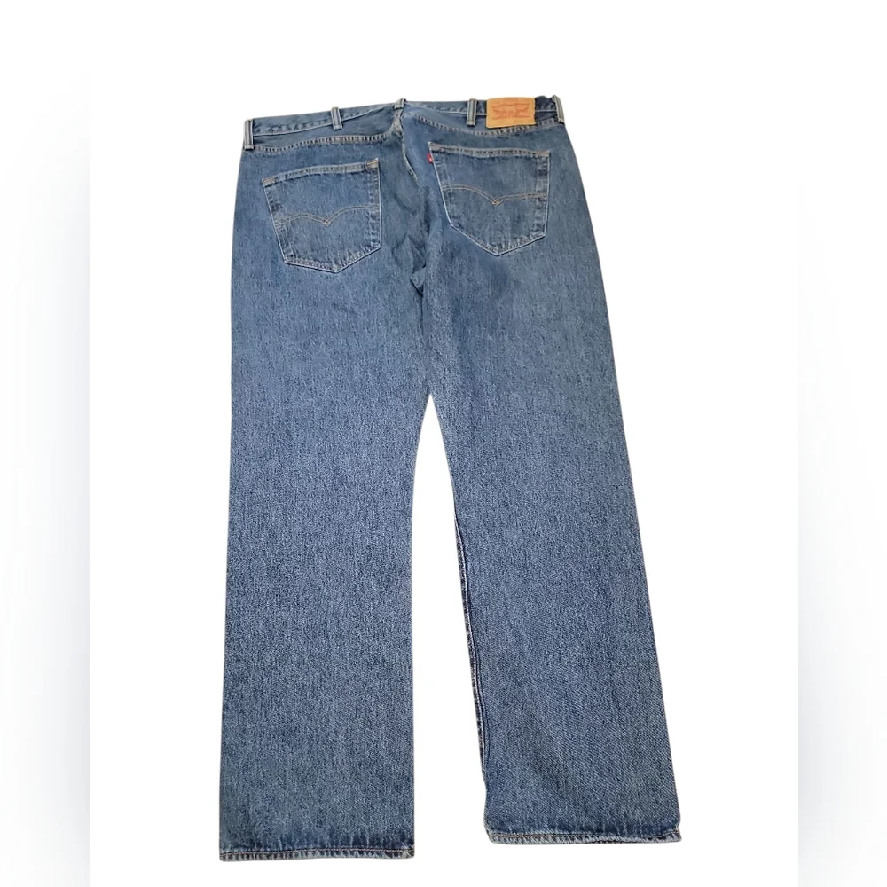 Levi's 501 Button Fly Medium Wash Mens Jeans Straight Leg‎ Size 42w/in30